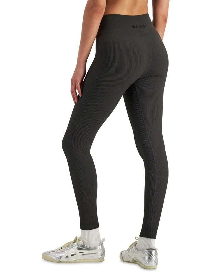 Move Rib Seamless Legging in stretchy ribbed nylon elastane fabric with ankle length, no-roll waistband, and sweat-wicking finish for active comfort