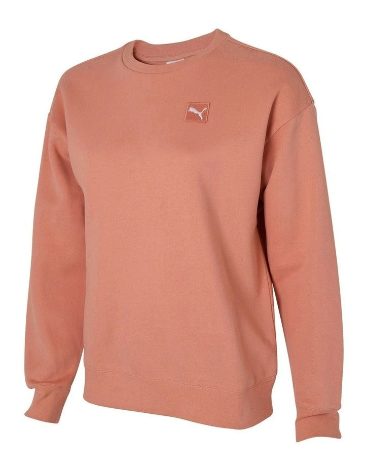 Puma Ess Elevated Badge Crew Fl Sweatshirt in grey, cotton blend, embroidered Puma Cat logo, ribbed cuffs and hem