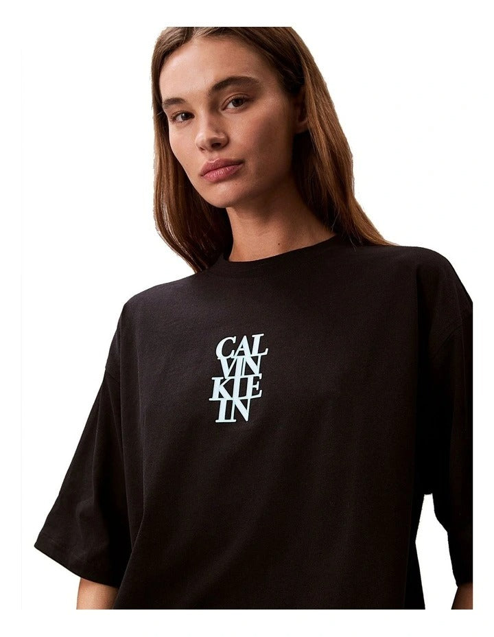 Calvin Klein Jeans Oversized Bold Logo T-Shirt in Black, view 6