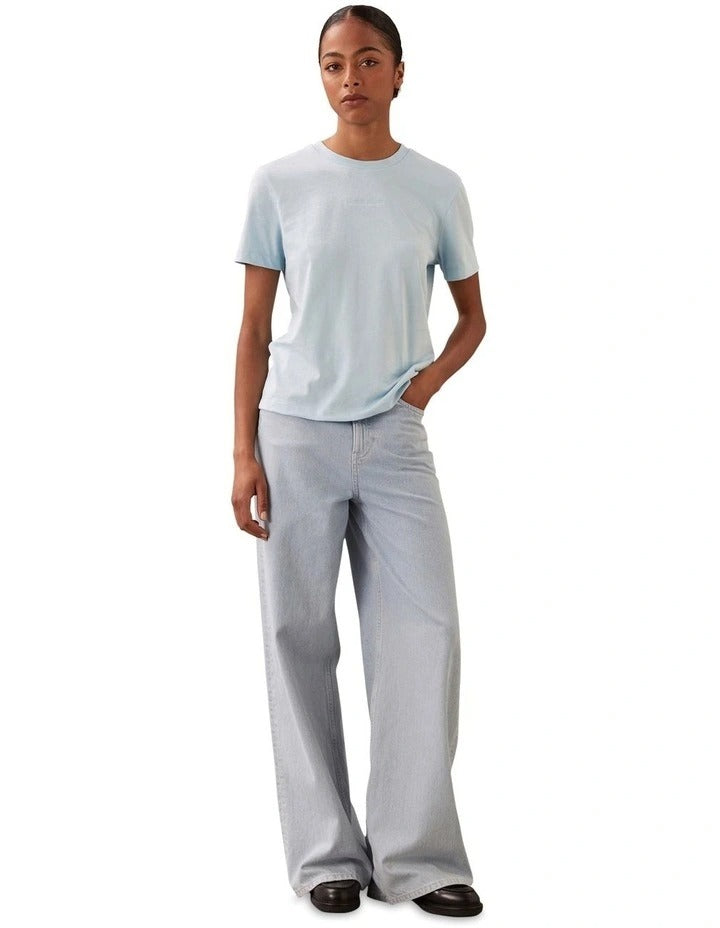 Calvin Klein women’s 100% cotton crew neck t-shirt with short sleeves and logo print on chest