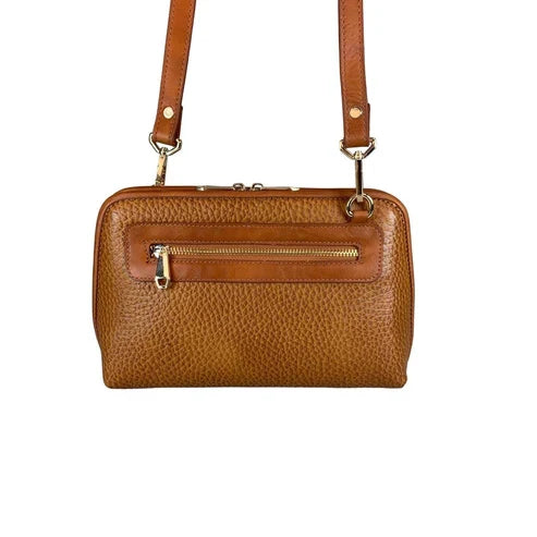 Elegant brown leather clutch bag with detachable shoulder strap, crossbody design, and premium stitching — LeatherLuxe women’s handbag.