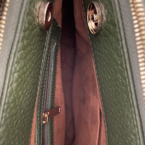 Elegant green leather office bag with detachable shoulder strap, ideal for professionals and business travel.
