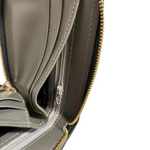 LeatherLuxe genuine leather wallet with zip closure — sleek brown card holder made from premium full-grain leather, designed for men and women for secure everyday use.