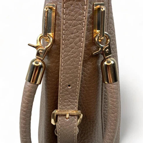 LeatherLuxe Khaki Leather Tote Bag – Elegant premium women’s handbag made of genuine leather with spacious design and stylish finish.